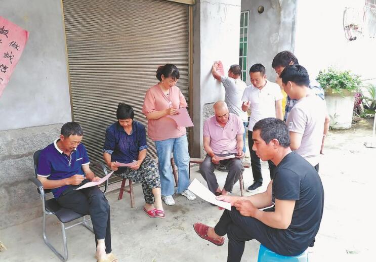 “她是一個(gè)把老百姓當(dāng)成親人的干部”